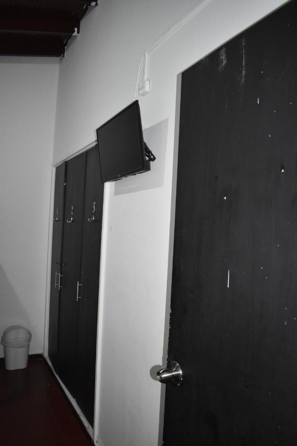 Esmed Hostel Medellín Extérieur photo