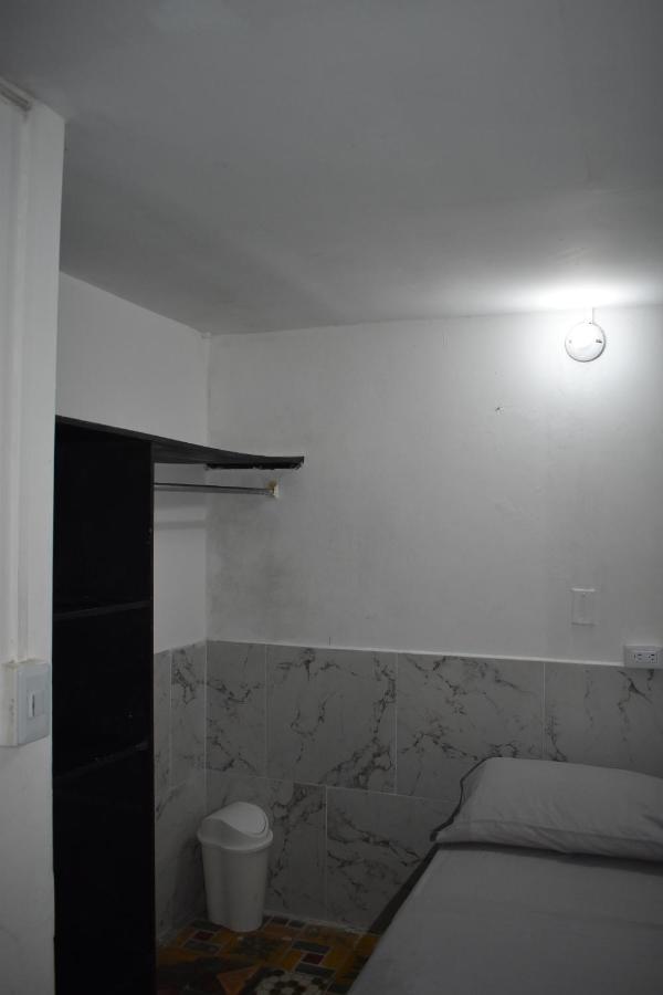 Esmed Hostel Medellín Extérieur photo